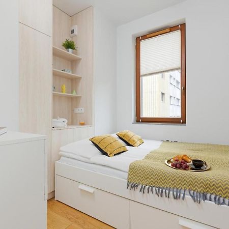 Modern Apartment Near Hilton Варшава Екстер'єр фото