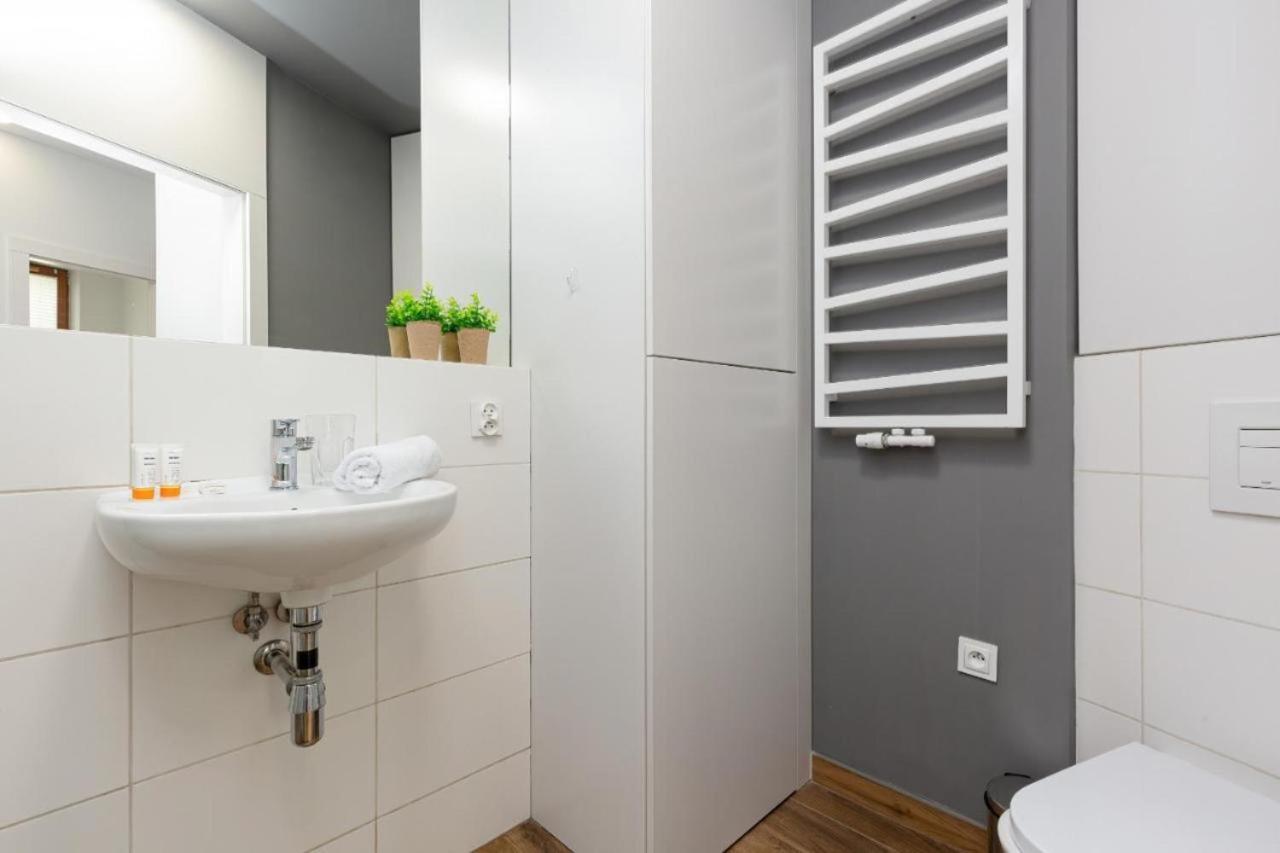 Modern Apartment Near Hilton Варшава Екстер'єр фото